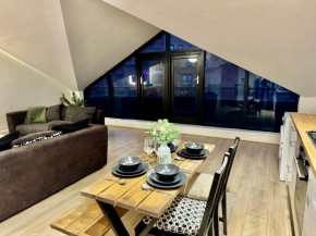 Serenity in the City, Canary Wharf and Tower Bridge nearby!